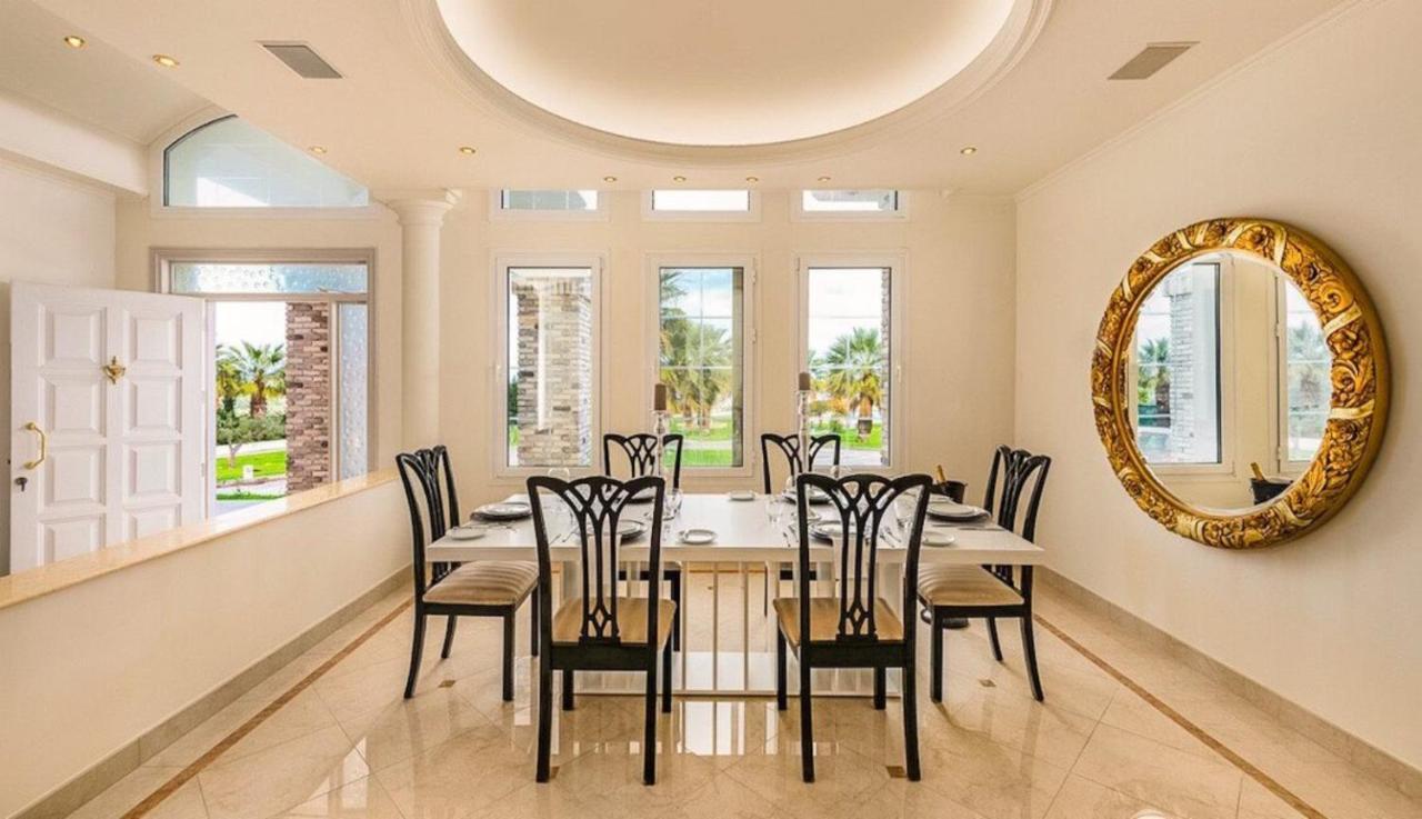 Villa Crown Royal Luxury Estates Tsairi