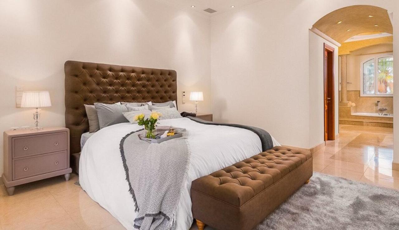 Villa Crown Royal Luxury Estates Tsairi