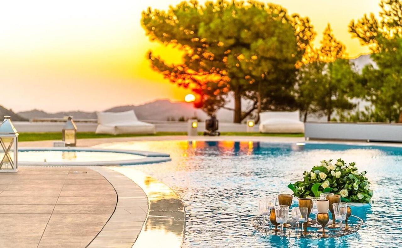 Crown Royal Luxury Estates * Tsairi